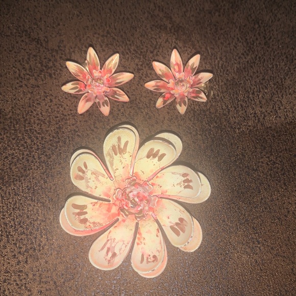 Jewelry - Vintage lapel pin and clip on earrings